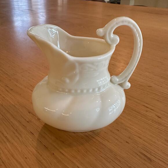 Vintage Creamer by Lenox Colonial Collection Bone China - Picture 2 of 9
